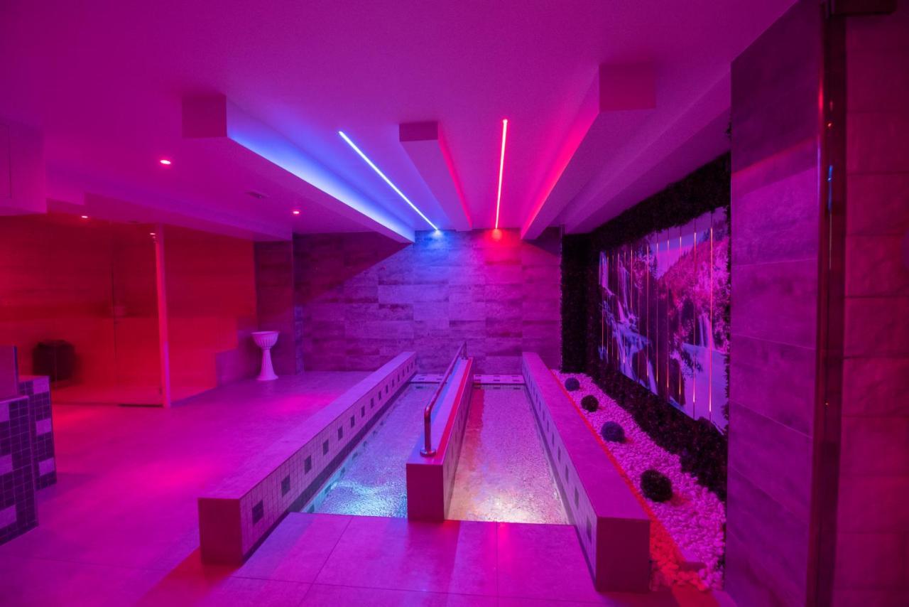 White Apartments & Spa アヴォラ エクステリア 写真