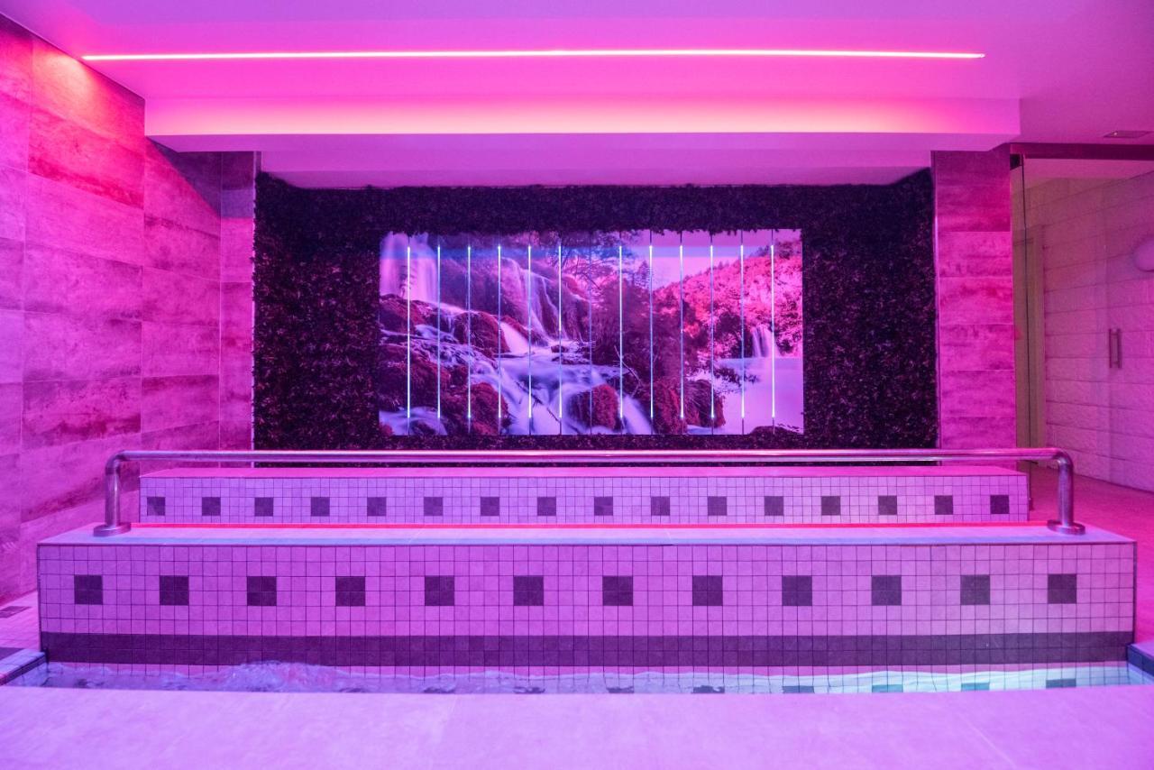White Apartments & Spa アヴォラ エクステリア 写真